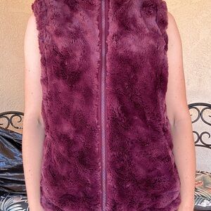 Faux Fur Sleeveless Zip Front Vest - Deep Plum